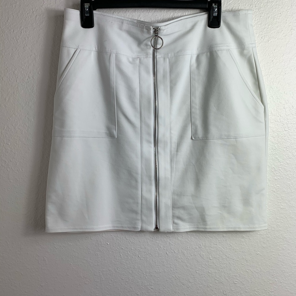 I.N.C women’s white mini skirt size M zipper front
